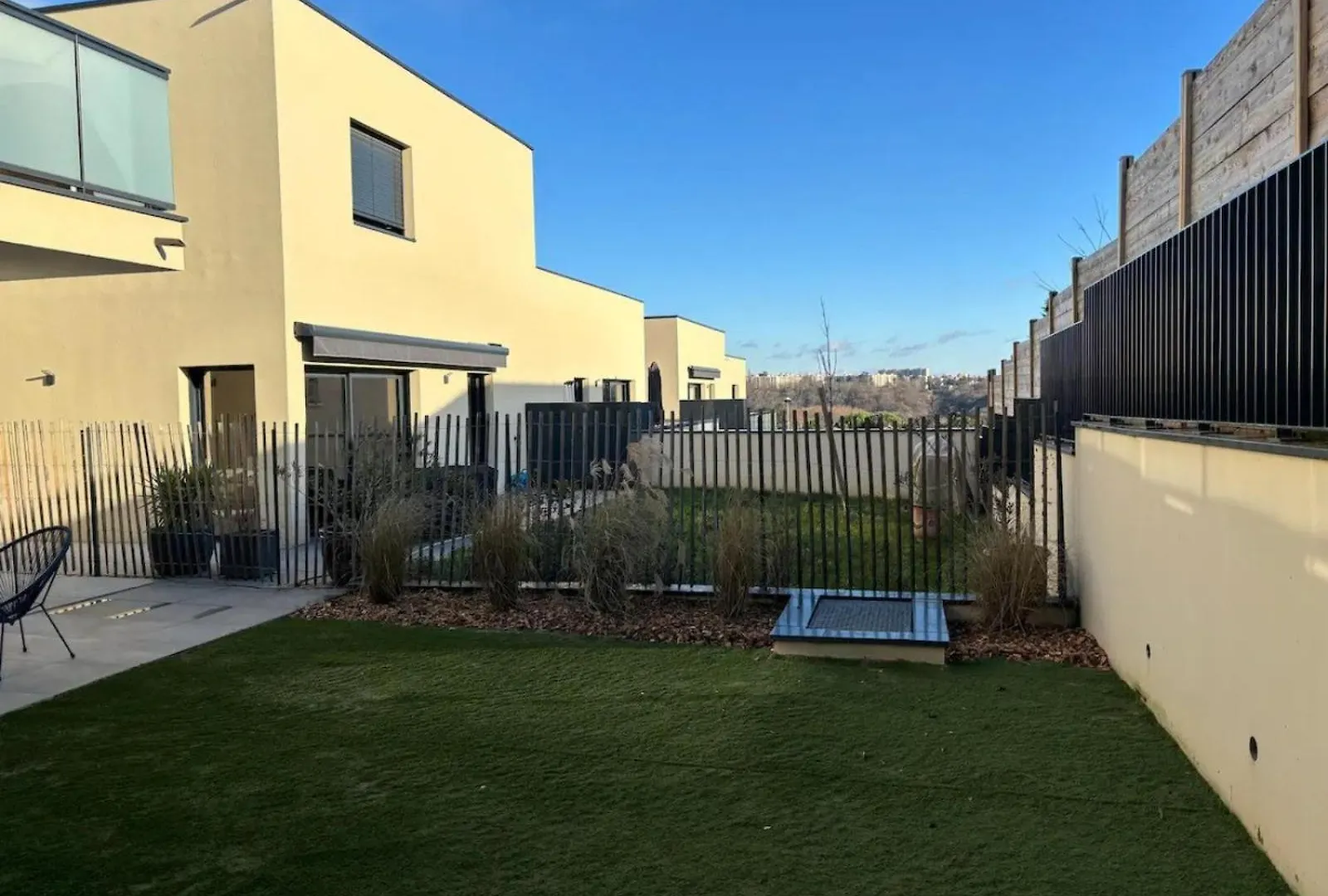 Appartement 72 M² Avec Jardin 100 M² - 2 Chambres Saint-Cyr-au-Mont-d'Or 0*,  Francia